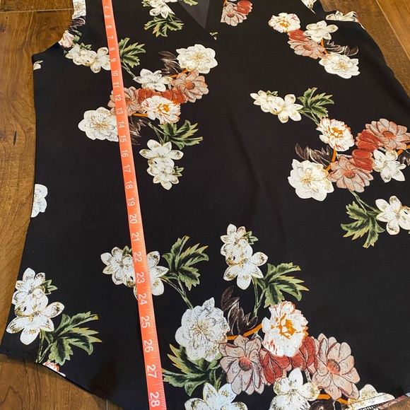Amaryllis sleeveless floral tunic-length blouse. Size L - Picture 3 of 4